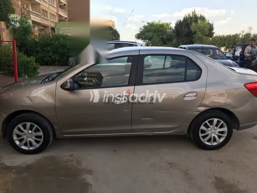 رينو لوجان 2016 فضي مستعملة للبيع - 3