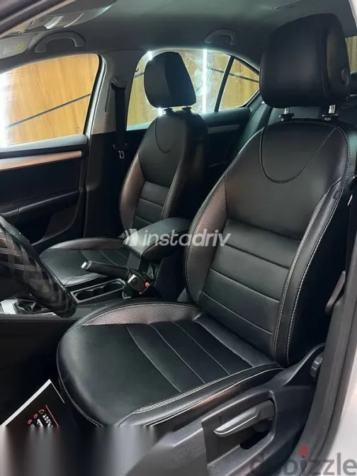 سكودا اوكتافيا 2020 فضي مستعملة للبيع - 8