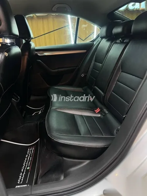 سكودا اوكتافيا 2020 فضي مستعملة للبيع - 9