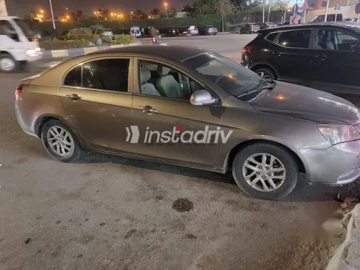 جيلي امجراند 2018 ذهبي مستعملة للبيع - 3