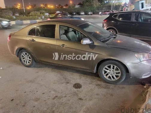 جيلي امجراند 2018 ذهبي مستعملة للبيع - 4