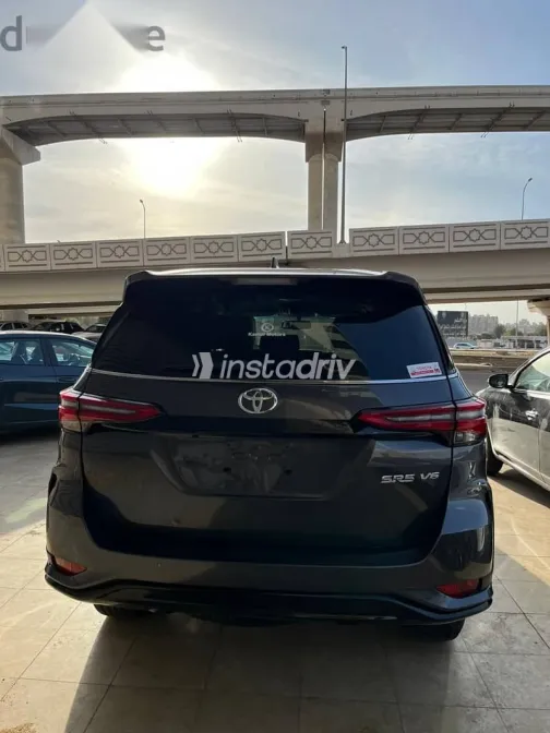 تويوتا فورتشنر 2026 رمادي جديدة للبيع - 8