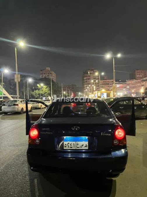 هيونداي فيرنا 2011 أزرق غامق مستعملة للبيع - 5