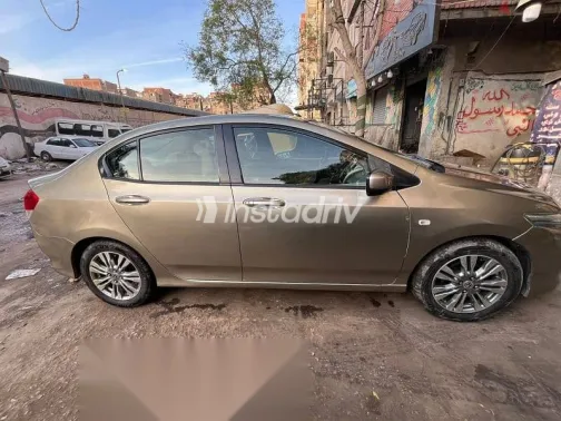 هوندا سيتى 2009 ذهبي مستعملة للبيع - 2