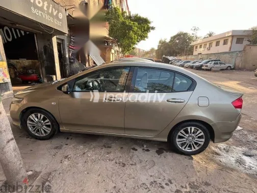 هوندا سيتى 2009 ذهبي مستعملة للبيع - 10