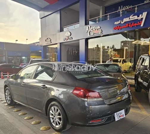 بيجو 508 2015 رمادي مستعملة للبيع - 3