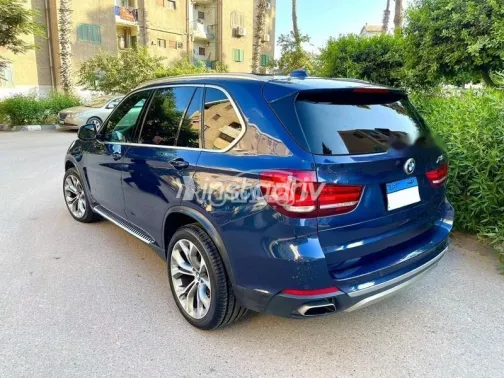 بي ام دبليو X5 2017 أزرق غامق مستعملة للبيع - 2
