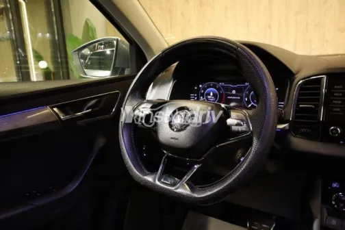 سكودا كاروك 2021 فضي مستعملة للبيع - 8