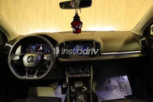 سكودا كاروك 2021 فضي مستعملة للبيع - 9