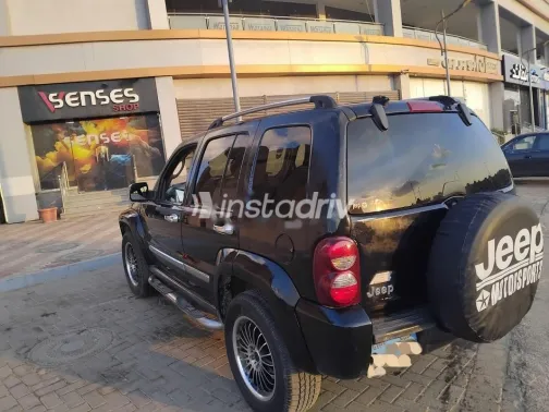 جيب ليبيرتى 2007 أسود مستعملة للبيع - 3