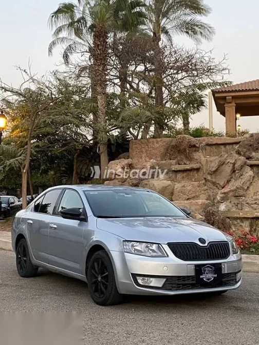 سكودا اوكتافيا 2014 فضي مستعملة للبيع - 3