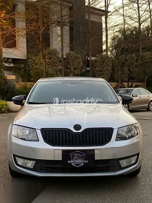 سكودا اوكتافيا 2014 فضي مستعملة للبيع - 6