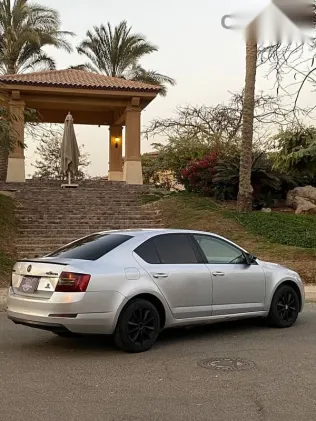سكودا اوكتافيا 2014 فضي مستعملة للبيع