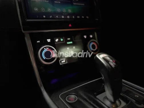 جاكوار XE 2020 أزرق غامق مستعملة للبيع - 6