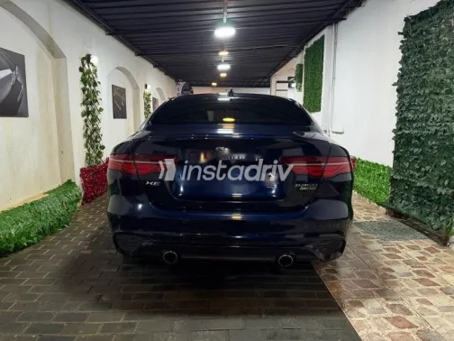 جاكوار XE 2020 أزرق غامق مستعملة للبيع - 8
