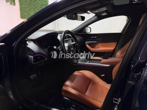 جاكوار XE 2020 أزرق غامق مستعملة للبيع - 9