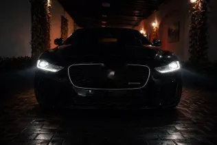 جاكوار XE 2020 أزرق غامق مستعملة للبيع