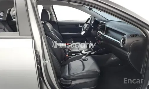 كيا K3 2023 أبيض مستعملة للبيع - 4