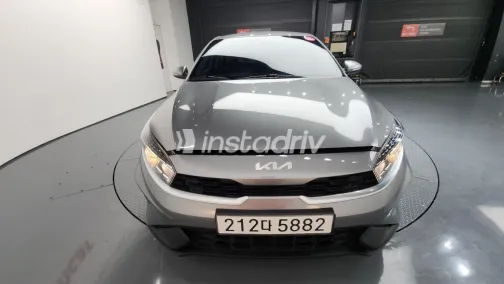 كيا K3 2023 أبيض مستعملة للبيع - 5