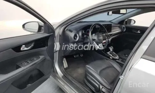 كيا K3 2023 أبيض مستعملة للبيع - 10