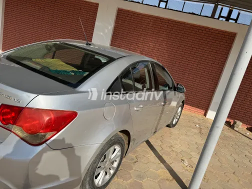 شيفروليه كروز 2015 أبيض مستعملة للبيع - 3