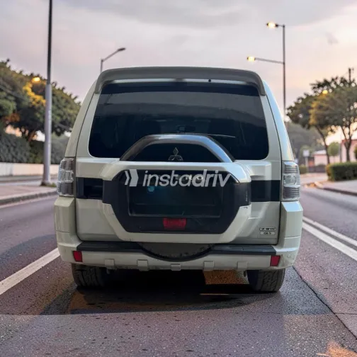 Mitsubishi Pajero 2015 White Used for Sale - 4