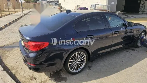 بي ام دبليو 520 2019 أزرق غامق مستعملة للبيع - 1