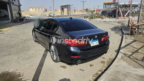 بي ام دبليو 520 2019 أزرق غامق مستعملة للبيع - 5