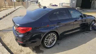 بي ام دبليو 520 2019 أزرق غامق مستعملة للبيع