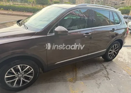 فولكس فاغن تيجون 2017 بني مستعملة للبيع - 4