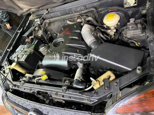 Jeep Commander 2009 White Used for Sale - 1