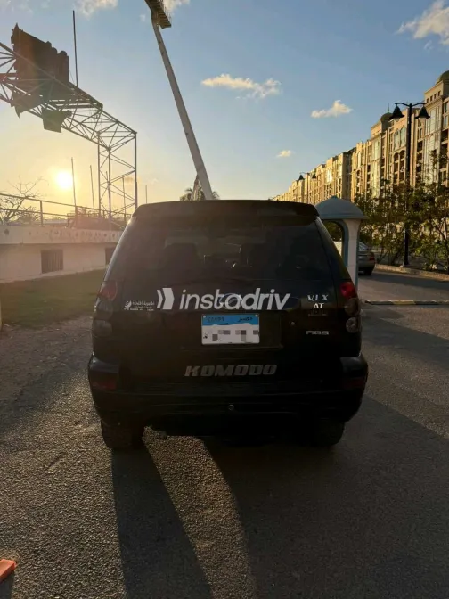 Jeep Commander 2009 White Used for Sale - 2