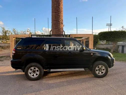 Jeep Commander 2009 White Used for Sale - 3