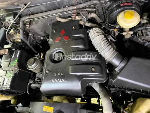 Jeep Commander 2009 White Used for Sale - 7