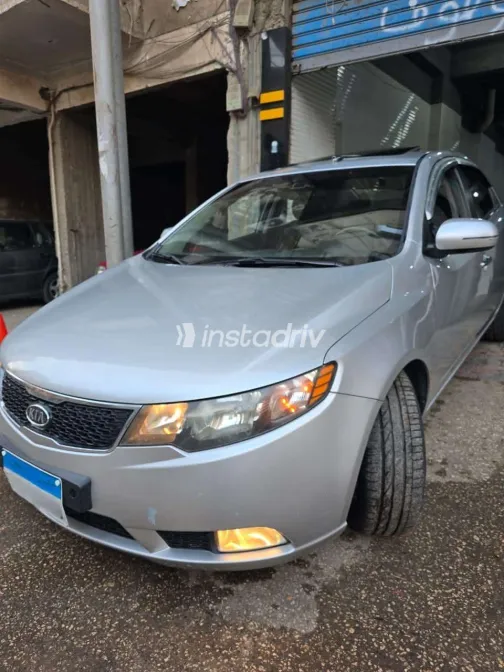 كيا فورتى 2011 أبيض مستعملة للبيع - 2