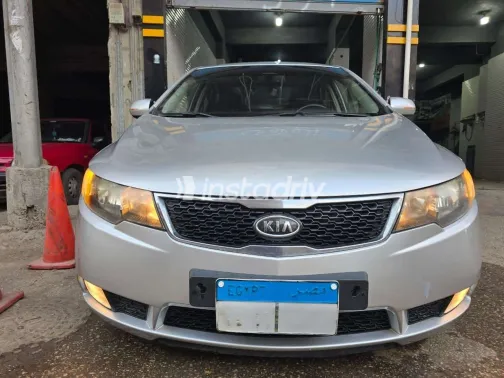 كيا فورتى 2011 أبيض مستعملة للبيع - 3