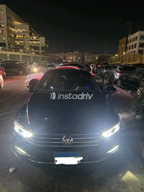 فولكس فاغن باسات 2021 أبيض مستعملة للبيع - 1