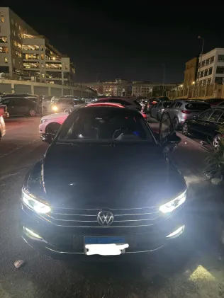 فولكس فاغن باسات 2021 أبيض مستعملة للبيع