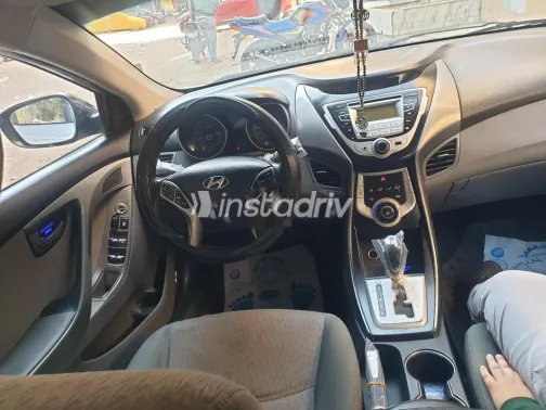 هيونداي إلنترا ام دى 2012 فضي مستعملة للبيع - 4