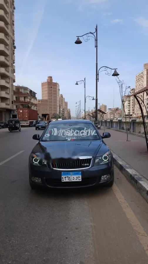 سكودا اوكتافيا 2011 رمادي مستعملة للبيع - 2
