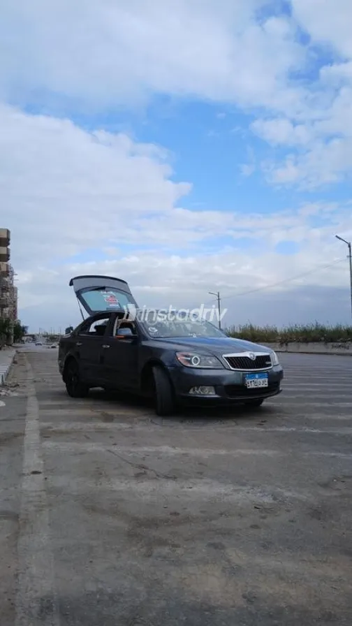 سكودا اوكتافيا 2011 رمادي مستعملة للبيع - 6