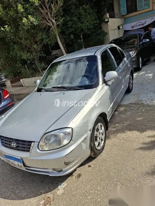 هيونداي فيرنا 2015 فضي مستعملة للبيع - 5