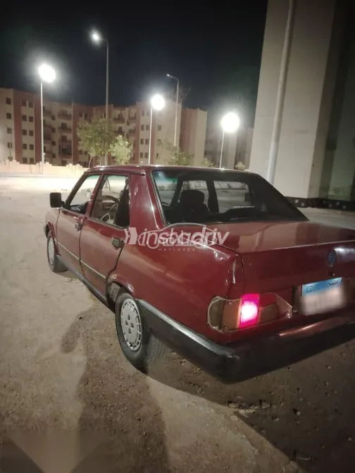 فيات شاهين 2001 أحمر مستعملة للبيع - 2