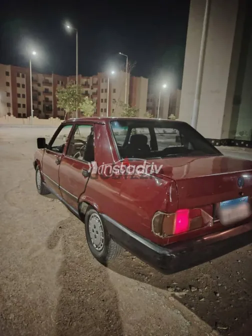 فيات شاهين 2001 أحمر مستعملة للبيع - 8