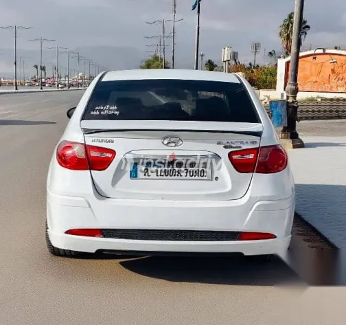 هيونداي إلنترا 2021 أبيض مستعملة للبيع - 1
