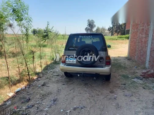 سوزوكى فيتارا 2002 فضي مستعملة للبيع - 3