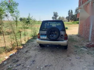سوزوكى فيتارا 2002 فضي مستعملة للبيع