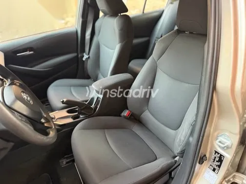 تويوتا كورولا 2020 ذهبي مستعملة للبيع - 5