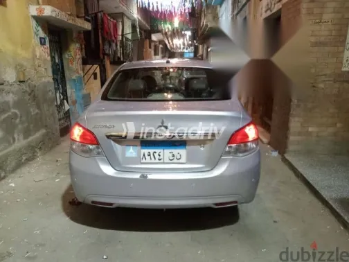 ميتسوبيشي اتراج 2015 فضي مستعملة للبيع - 2