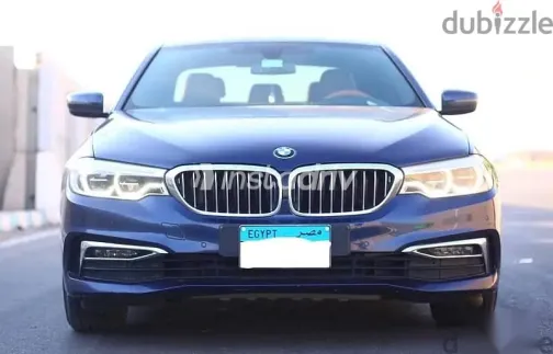 بي ام دبليو 520 2019 أزرق غامق مستعملة للبيع - 1